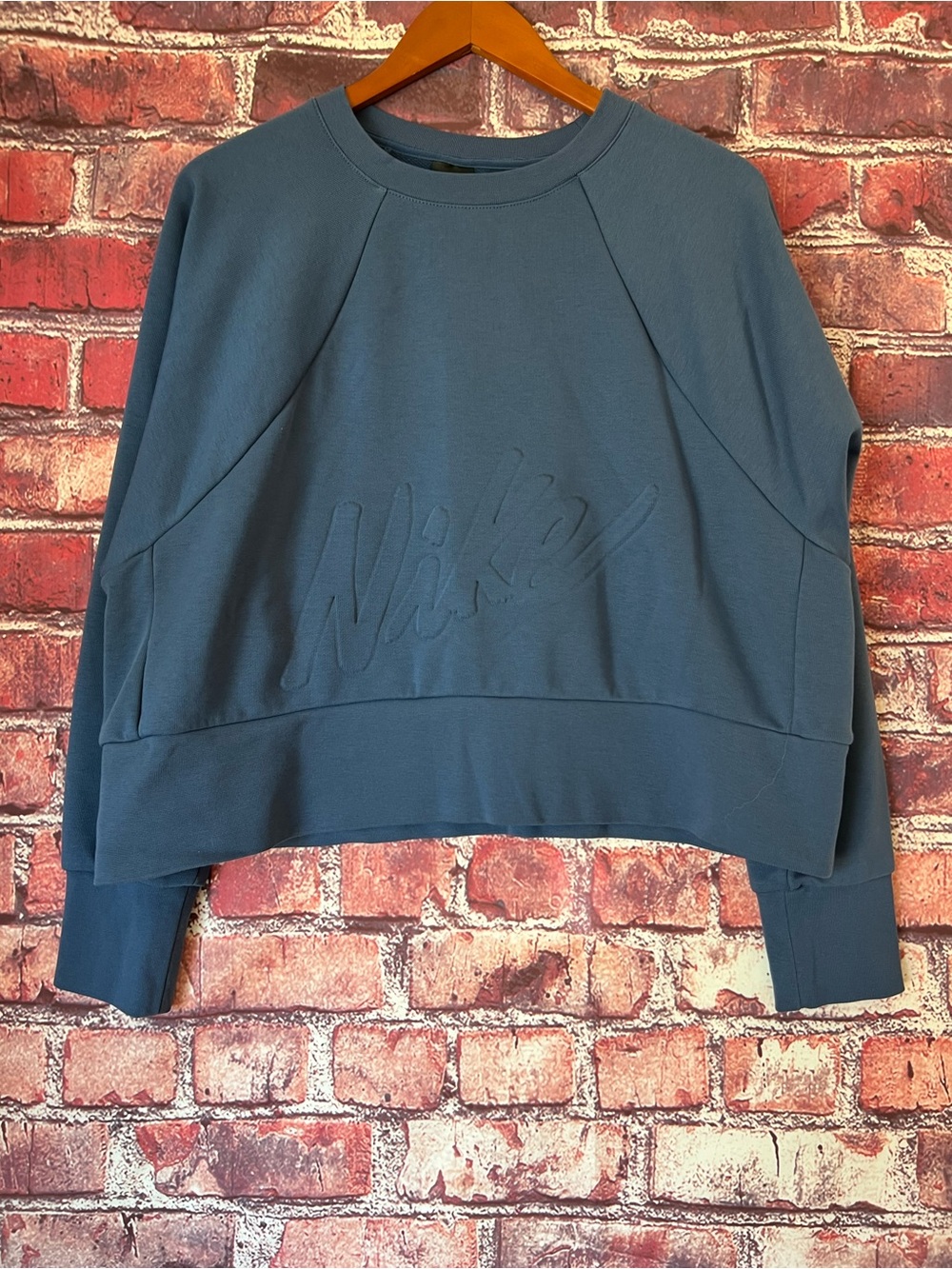 Nike Dri-FIT Luxe Embossed Script Logo Cropped Sweatshirt Blue L